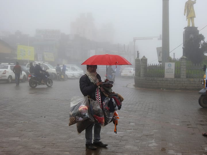 अनुमान है कि 15 मार्च के बाद चक्रवाती स्थिति कमजोर हो सकती है, हालांकि कुछ क्षेत्रों में बारिश जारी रह सकती है.