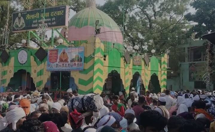 बुलढाणा जिल्ह्यातील रायपूर येथील सैलानी बाबाच्या यात्रेला आजपासून विधिवत सुरुवात झाली.