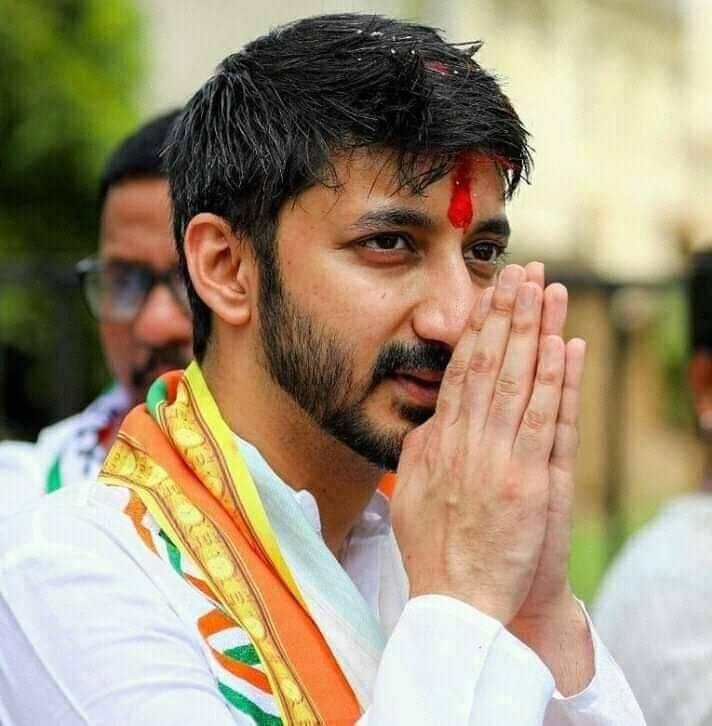 जय पवार हे लोकसभा आणि विधानसभा निवडणुकीमध्ये मोठ्या प्रमाणात सक्रिय होते.