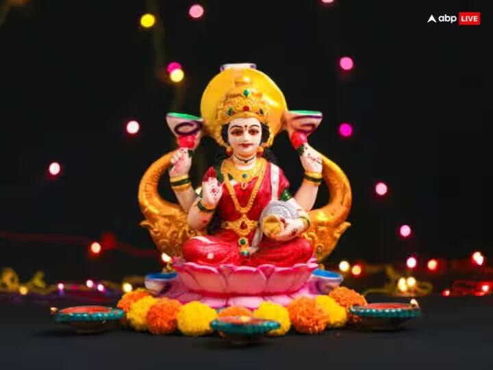 લક્ષ્મી જયંતિની રાત્રે ઘીનો દીવો પ્રગટાવો અને પીળા કપડામાં પાંચ પીળી કોડી અને એક ચાંદીનો સિક્કો બાંધી દેવી માતાને અર્પણ કરો અને પછી તિજોરીમાં રાખો. કહેવાય છે કે આનાથી તિજોરી ક્યારેય ખાલી થતી નથી.