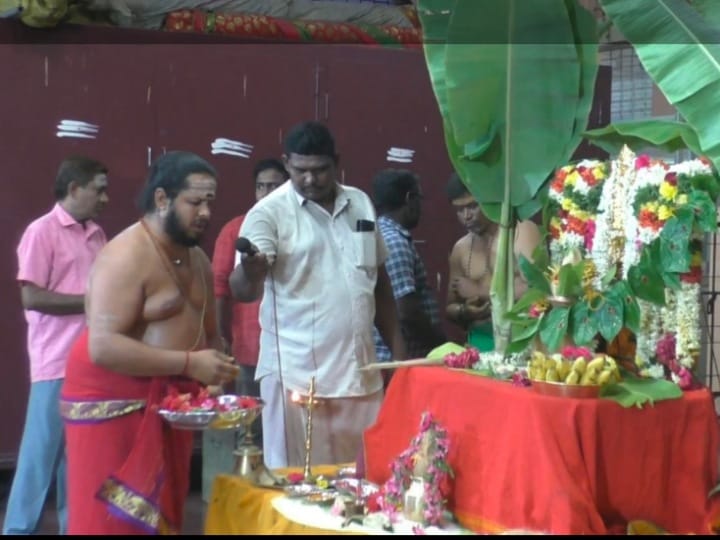 மாசி பெளர்ணமி; கரூரில்  தாய்மார்கள் கலந்து கொண்ட திருவிளக்கு பூஜை