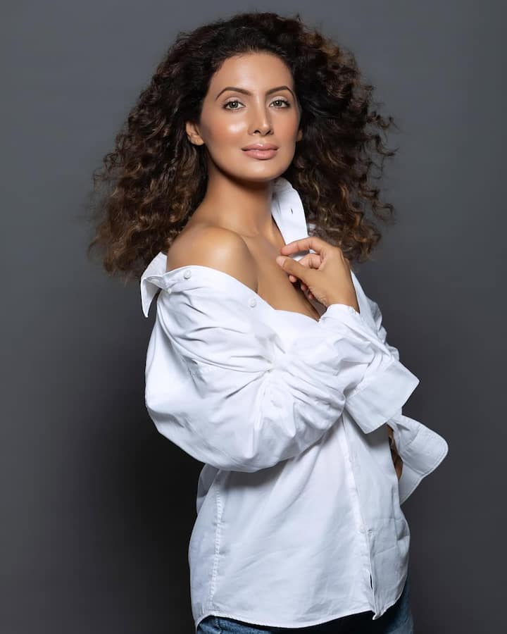 यात कधीकाळी बॉलिवूड गाजवलेली आणि अनेक बड्या अभिनेत्यांसोबत काम केलेली गीता बसरा हिचादेखील समावेश आहे.