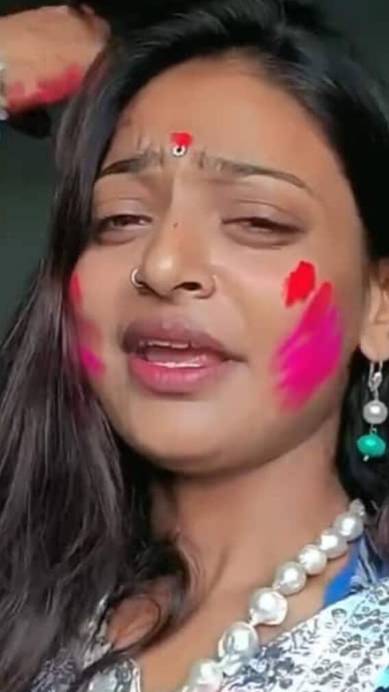 वायरल गर्ल Monalisa ने भांग पीकर खेली होली? 'जोगी जी' गाने पर किया शानदार डांस