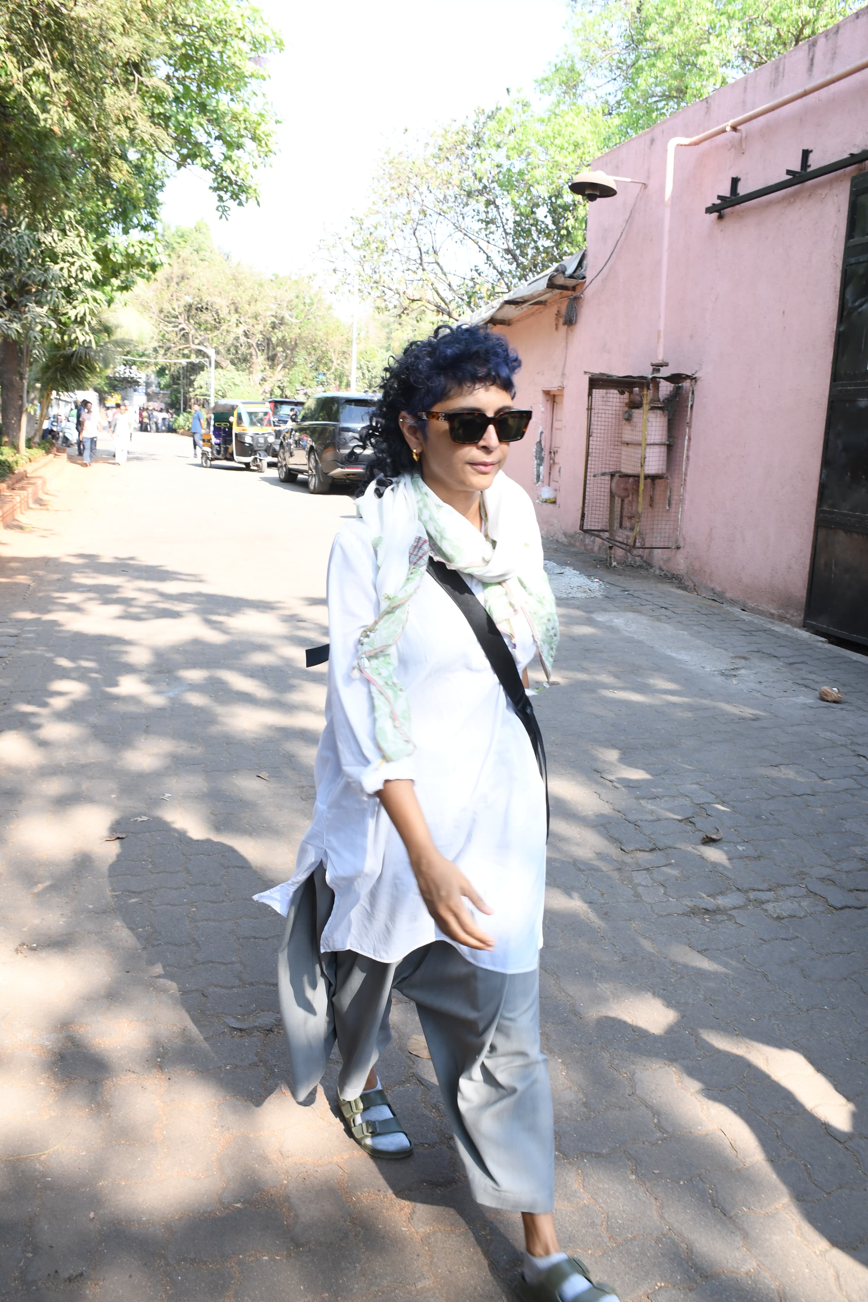 रणबीर कपूर ने दिया देब मुखर्जी की अर्थी को कंधा, अंतिम दर्शन करने पहुंचे ये सितारे