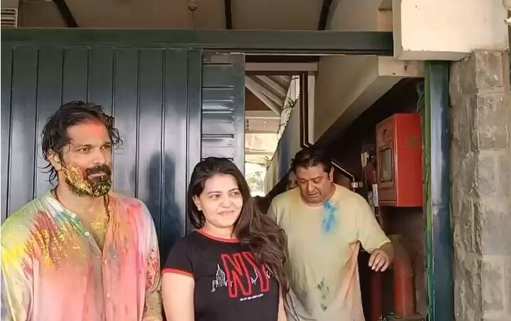 राज्यासह मुंबईत मोठ्या उत्साहात धुळवड साजरी केली जात आहे.