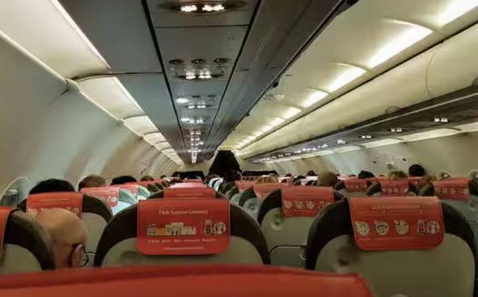 ਸਮੇਂ-ਸਮੇਂ 'ਤੇ, ਮਨੁੱਖਾਂ ਨੇ ਯਾਤਰਾ ਦੇ ਕਈ ਸਾਧਨ ਵਿਕਸਤ ਕੀਤੇ ਹਨ, ਜਿਨ੍ਹਾਂ ਵਿੱਚੋਂ ਉਡਾਣ ਇੱਕ ਹੈ। ਜੋ ਸਾਨੂੰ ਮੌਜੂਦਾ ਸਮੇਂ ਵਿੱਚ ਸਭ ਤੋਂ ਤੇਜ਼ ਰਫ਼ਤਾਰ ਨਾਲ ਸਾਡੀ ਮੰਜ਼ਿਲ 'ਤੇ ਲੈ ਜਾਂਦਾ ਹੈ।