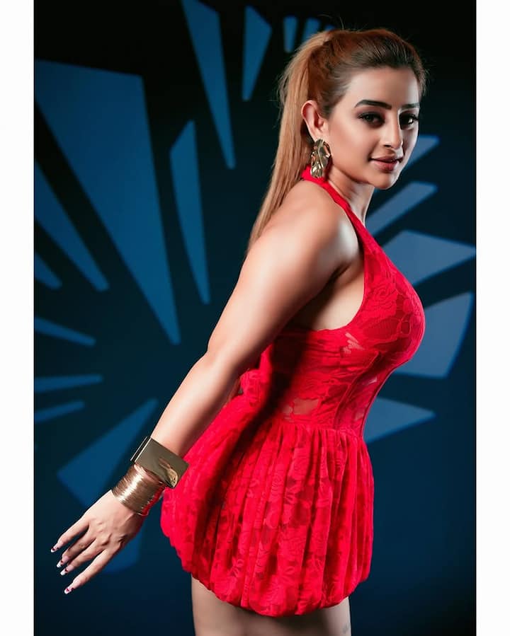 તે દરરોજ તેના ફેન્સ માટે તસવીરો અને વીડિયો શેર કરતી રહે છે. તેમને જોયા પછી ચાહકો પોતાની જાત પર કાબૂ રાખી શકતા નથી