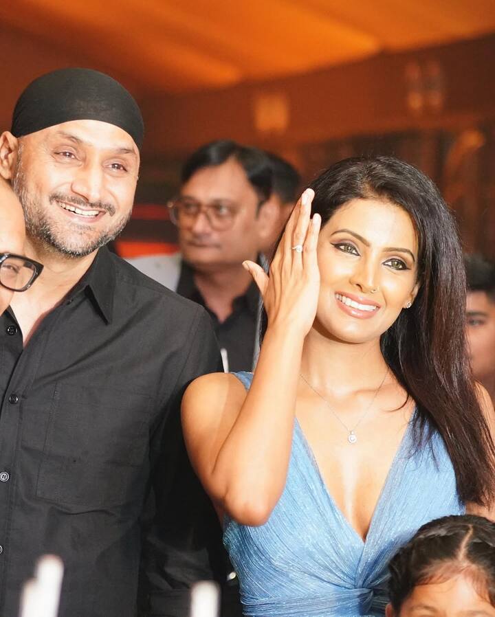 त्यानंतर गीताचा 2007 साली द ट्रेन नावाचा चित्रपट आला. या चित्रपटातील गाणेदेखील चांगलेच हिट ठरले. या चित्रपटातही इम्रान हाश्मी मुख्य अभिनेता होता.