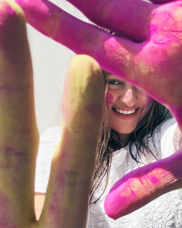 Her bold makeup featured dark kohl-lined eyes, a red bindi, and a tilak, adding to her fierce persona. Enhancing the intensity of the look, she partially covered her face with her hand, adorned with rings and long nails. (All Image: Sonakshi Sinha/Instagram.)