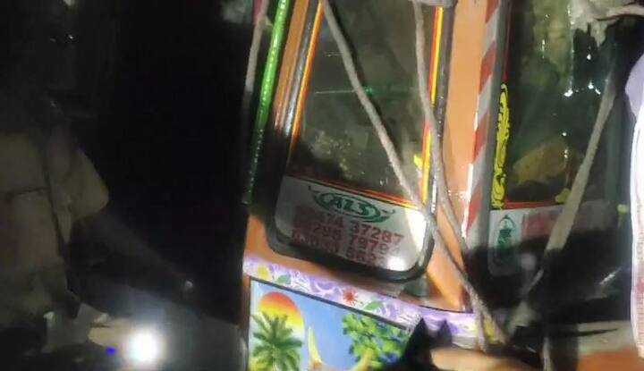 सुदैवाने या अपघातमध्ये कोणतीही जीवितहानी झाली नाही.