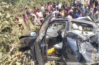 नागपूरमध्ये सुरक्षा कठडा तोडून 20 फुटांवरुन कार खाली कोसळली, 2 जणांचा मृत्यू तर 2 जण जखमी 