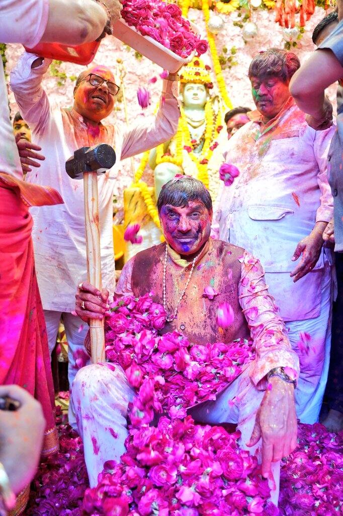 मुख्यमंत्री मोहन यादव ने उज्जैन में साधु-संतों के साथ होली का पर्व मनाया. अखाड़ा परिषद की तरफ से होली मिलन समारोह का आयोजन किया गया था. शुक्रवार को होली पर्व मनाने मुख्यमंत्री उज्जैन पहुंचे.