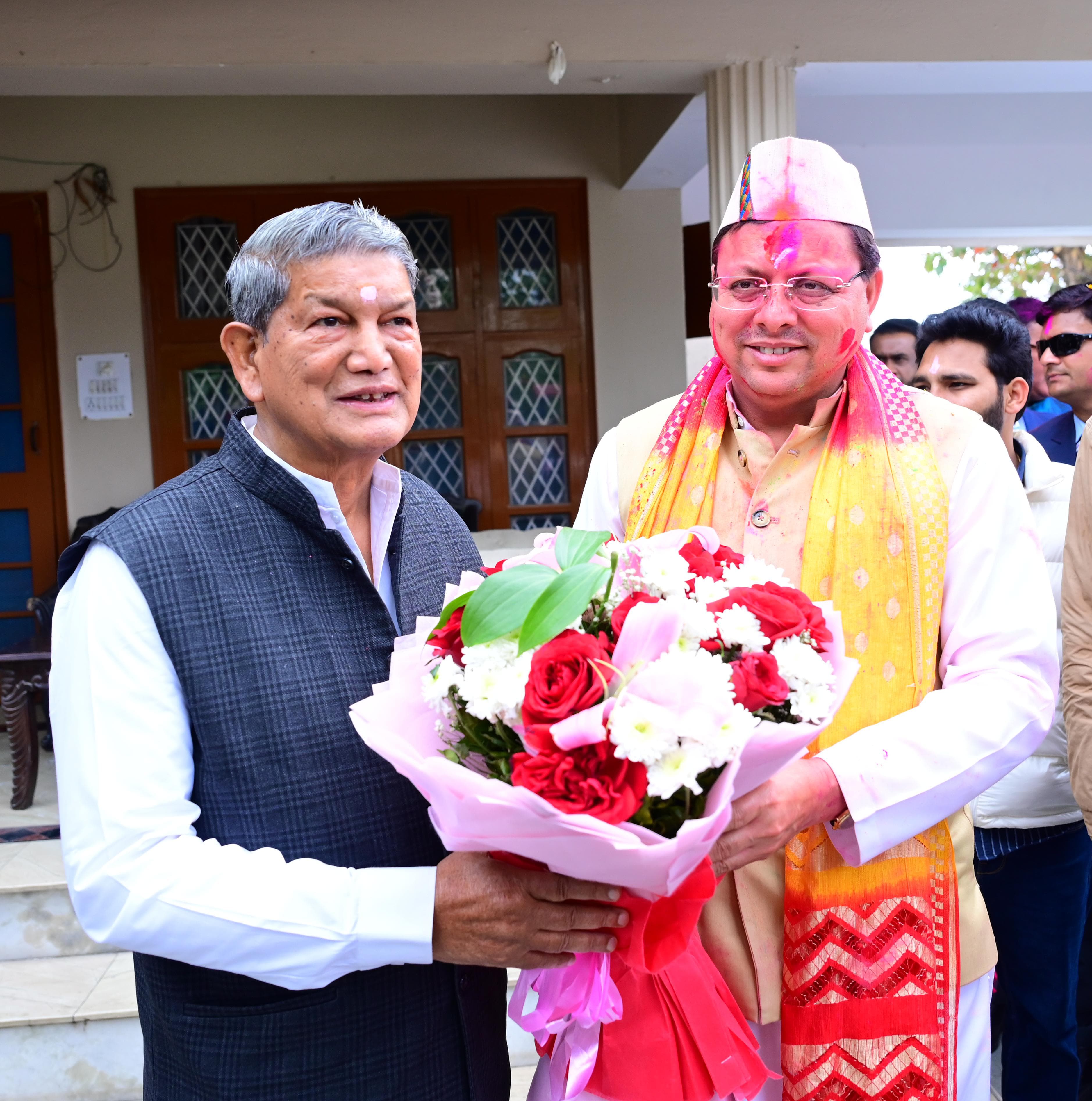 Holi 2025: देवभूमि उत्तराखंड में होली पर उड़ी गुलाल, सीएम धामी ने किया पारंपरिक नृत्य, दी शुभकामनाएं