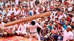 सैफई में सपा कार्यकर्ताओं के बीच अखिलेश यादव ने खेली होली, तस्वीरों में ये दिग्गज नेता भी दिखे