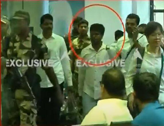 सामाजिक कार्यातून ओळख निर्माण केली आहे. तसेच पारधी समाजासाठी सामाजिक कार्य केले. याआधीही सतीश भोसलेवर गंभीर गुन्हे दाखल असल्याची माहिती मिळत आहे.