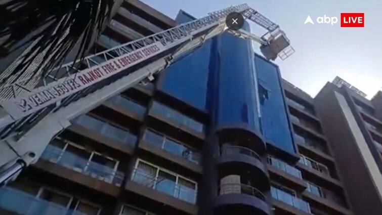 Rajkot massive fire in building people dead rescue operation underway राजकोट की एक बिल्डिंग में लगी भीषण आग, अंदर फंसे लोगों का रेस्क्यू; 3 की मौत