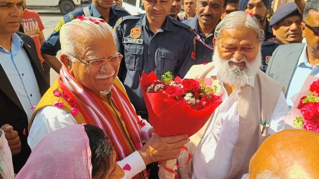 Holi 2025:: होली पर दिखा मनोहर लाल खट्टर और अनिल विज की दोस्ती का 'रंग', कहा- 'सब जानते हैं कि...' Holi 2025 Manohar Lal Khattar congratulated Anil Vij on Holi in Ambala Haryana Holi 2025:: होली पर दिखा मनोहर लाल खट्टर और अनिल विज की दोस्ती का 'रंग', कहा- 'सब जानते हैं कि...'