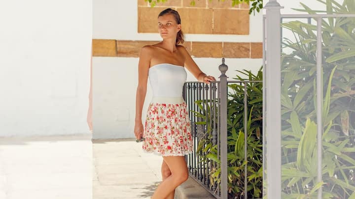  https:= Where did girls start wearing skirts know history behind it