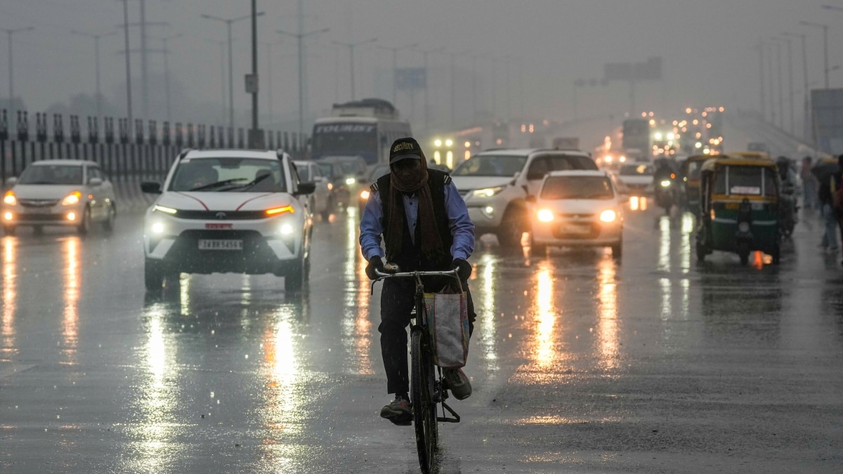 UP Weather Update: यूपी के इन इलाकों में बारिश का अलर्ट, ओला पड़ने और तेज आंधी की संभावना, जानें आपके इलाके का हाल