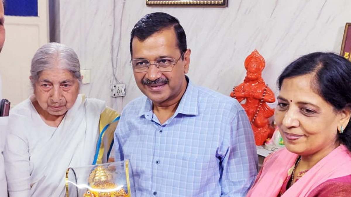 अरविंद केजरीवाल के कदम से दिल्ली से पंजाब तक सनसनी, इस BJP नेता के घर जाकर की मुलाकात