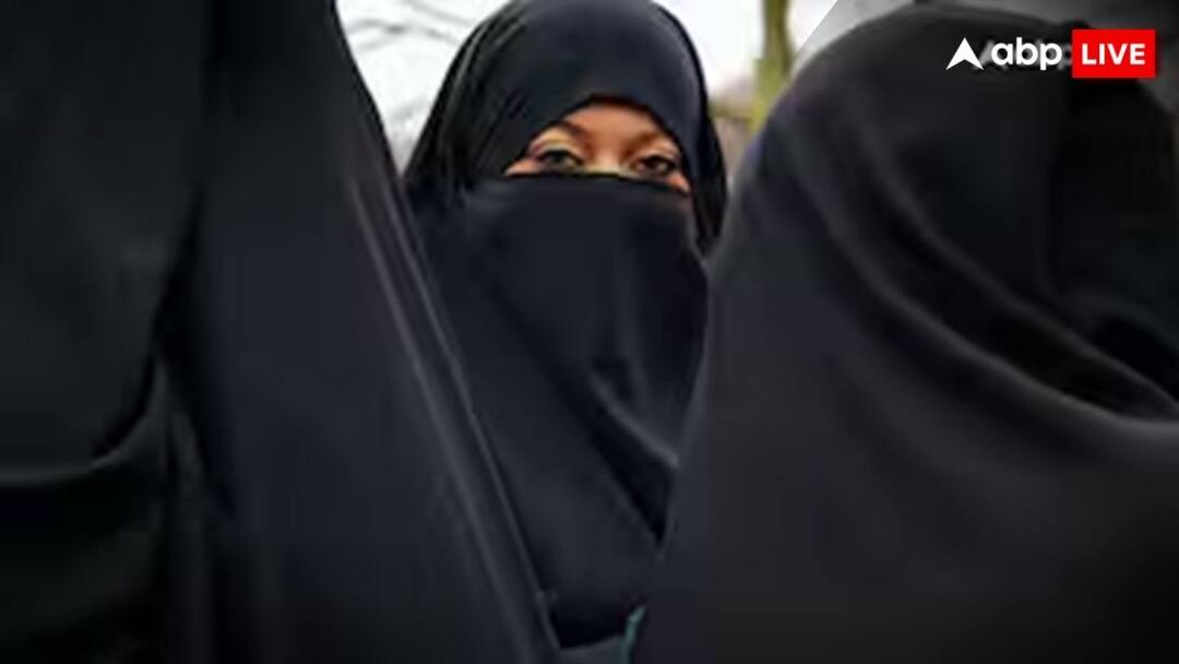 नहीं पहना हिजाब तो होगी सजा! ईरान में महिलाओं पर ड्रोन और ऐप से रखी जा रही नजर, UN की रिपोर्ट ने किया खुलासा Iran High Tech Hijab Surveillance through drone nazar app UN report Exposes नहीं पहना हिजाब तो होगी सजा! ईरान में महिलाओं पर ड्रोन और ऐप से रखी जा रही नजर, UN की रिपोर्ट ने किया खुलासा