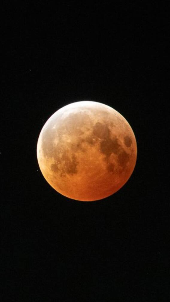 வானத்தில் 'Blood moon'! - புகைப்படங்களை வெளியிட்ட NASA