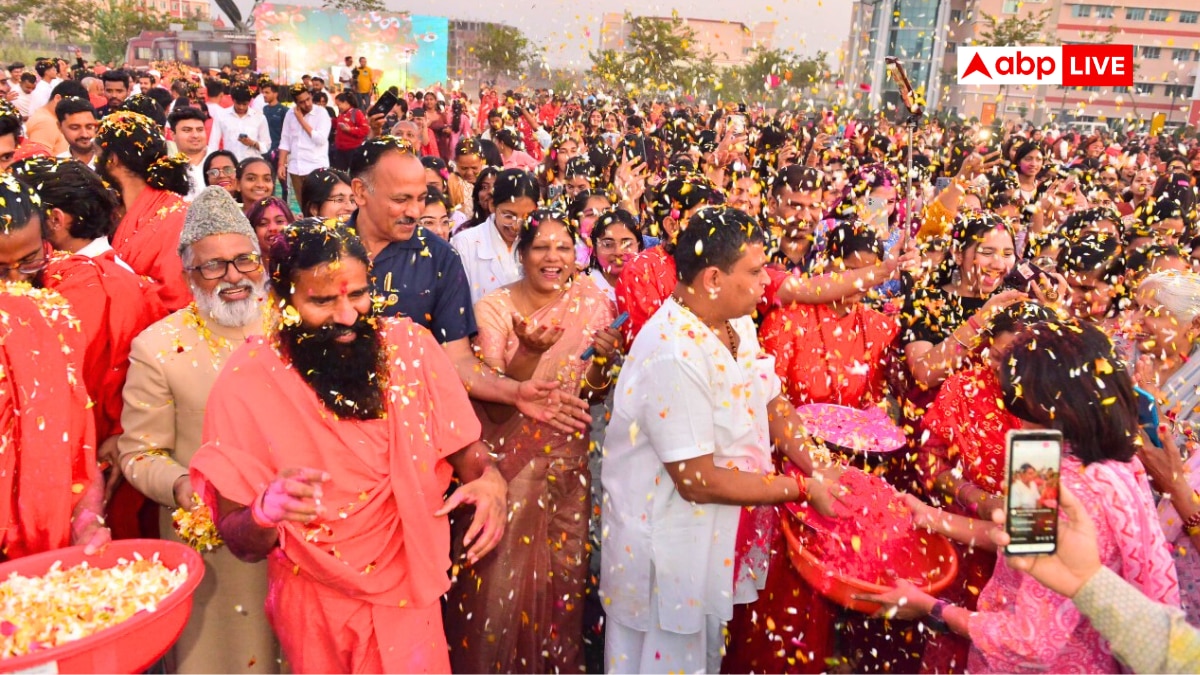 पतंजलि विश्वविद्यालय में ‘होलीकोत्सव’ का आयोजन, रामदेव बोले- संस्कृति के प्राण तत्व हैं योग और यज्ञ 