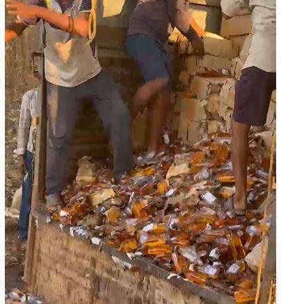 कुडाळचे निरीक्षक मिलिंद गरुड यांच्या मार्गदर्शनाखाली ही कारवाई करण्यात आली आहे.