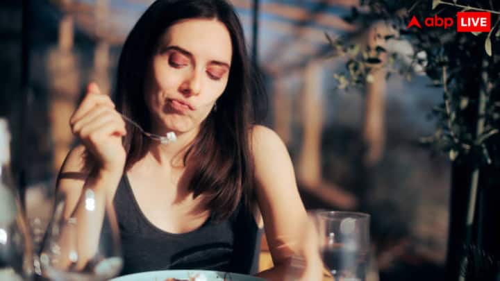 बीबीसी की रिपोर्ट की मानें तो कंपनी ने कहा कि ग्राहकों की परेशानी को तो किसी भी तरह से दूर नहीं किया जा सकता. लेकिन कंपनी का कहना है कि 24 फरवरी से 8 मार्च तक खाना खाने वाले ग्राहकों का पूरा पैसा वापस कर दिया जाएगा.