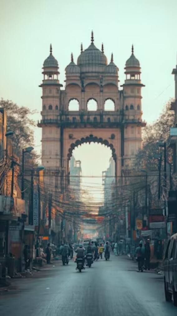 किसके नाम पर आगरा में रखा गया था घटिया आजम खां का नाम?