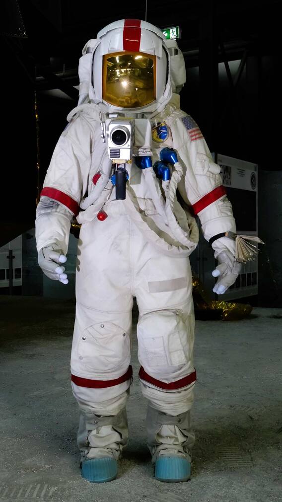 क्या आपको पता है Astronaut के सूट की कीमत कितनी होती है?