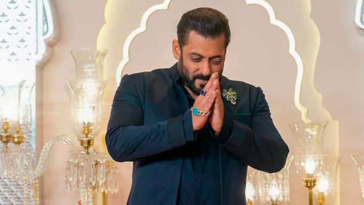 তবে সলমন সঙ্গে সঙ্গে ক্ষমা না চাইলেও, পরে তাঁকে ফোন করেন বলে জানান আদি। তিনি জানান, তিনি আহত হওয়ার পর সলমন সেট ছেড়ে বেরিয়ে যান। Sorry-ও বলেননি, ক্ষমাও চাননি। বরং নিজের ঘরে ঢুকে গিয়েছিলেন।