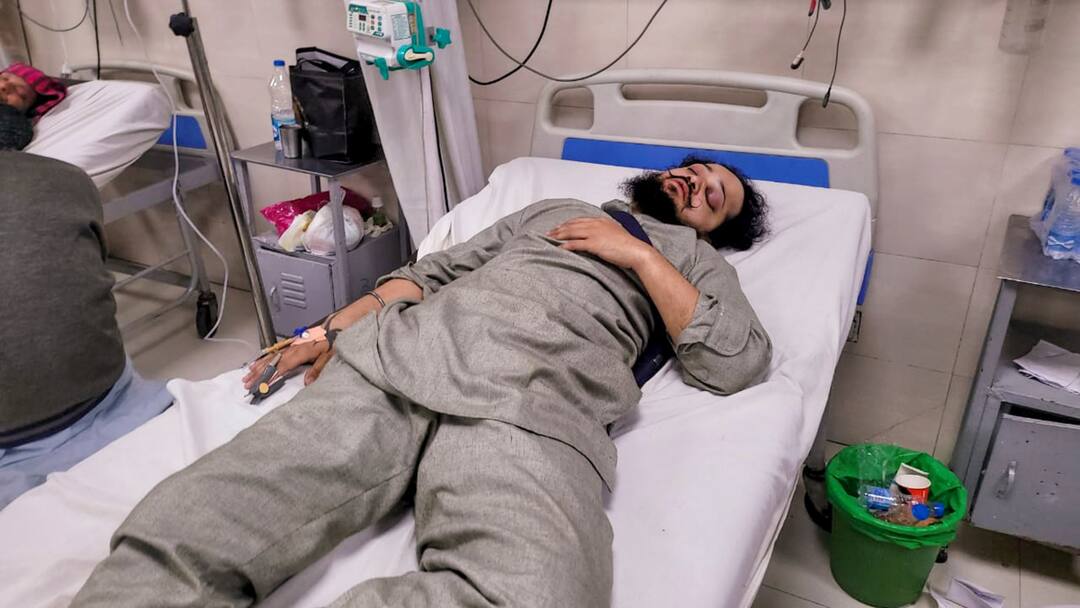 5 Injured As Haryana Man Attacks Devotees With Iron Rod Inside Golden Temple In Amritsar 5 Injured As Haryana Man Attacks Devotees With Iron Rod Inside Golden Temple In Amritsar