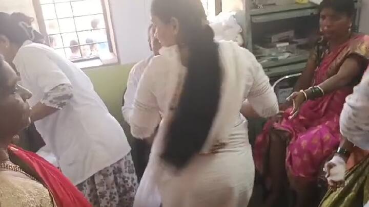 महाड तालुक्यातील वरंध घाटामध्ये महामंडळाची एसटी बस पलटी होऊन भीषण अपघात झाला. या अपघातामध्ये 15 ते 20 प्रवासी जखमी झाले असून सुदैवाने जीवितहानी नाही.