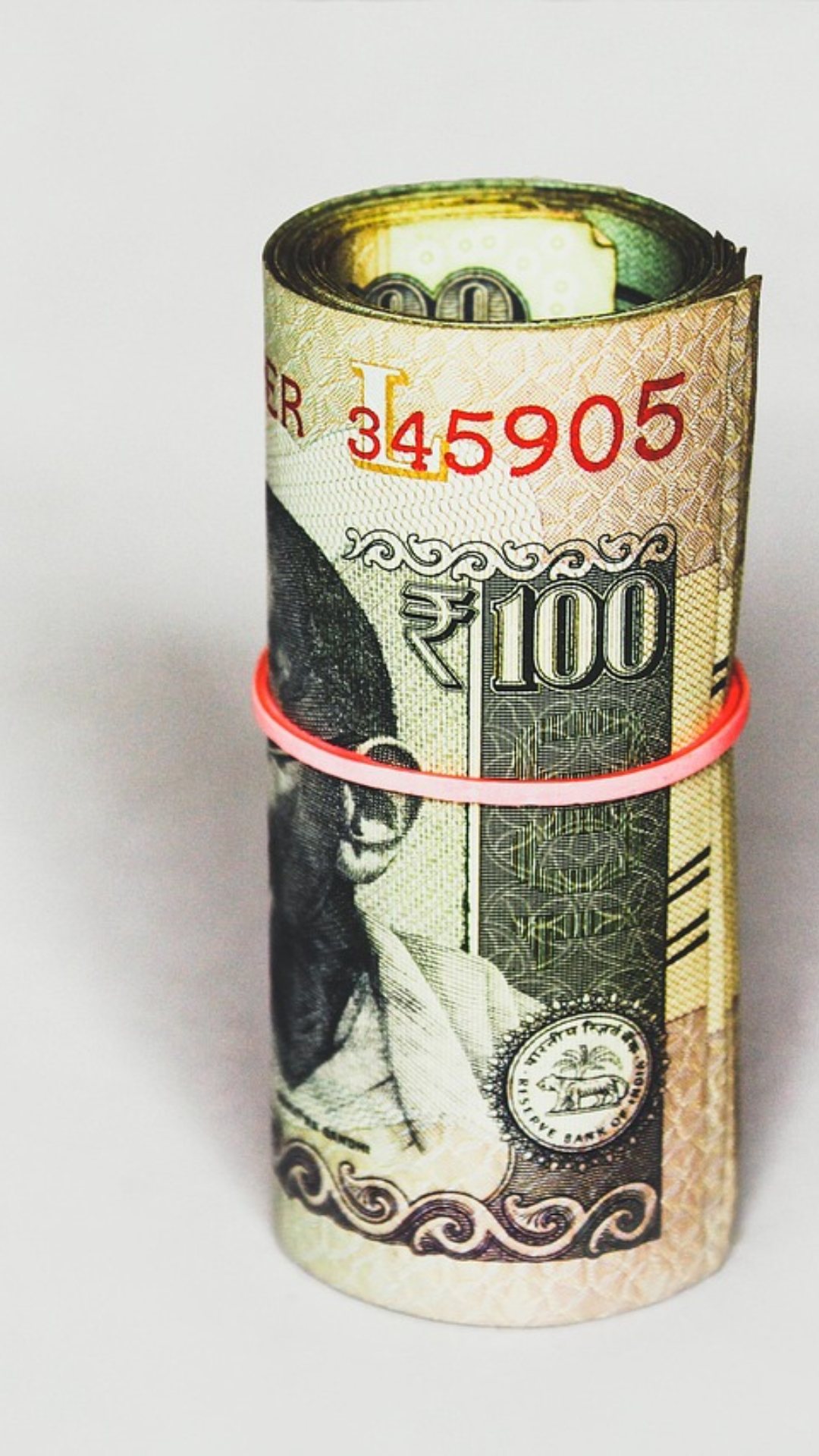 RBI भारत के सभी फाइनेंशियल इंस्टीट्यूशन को मॉनिटर करता है