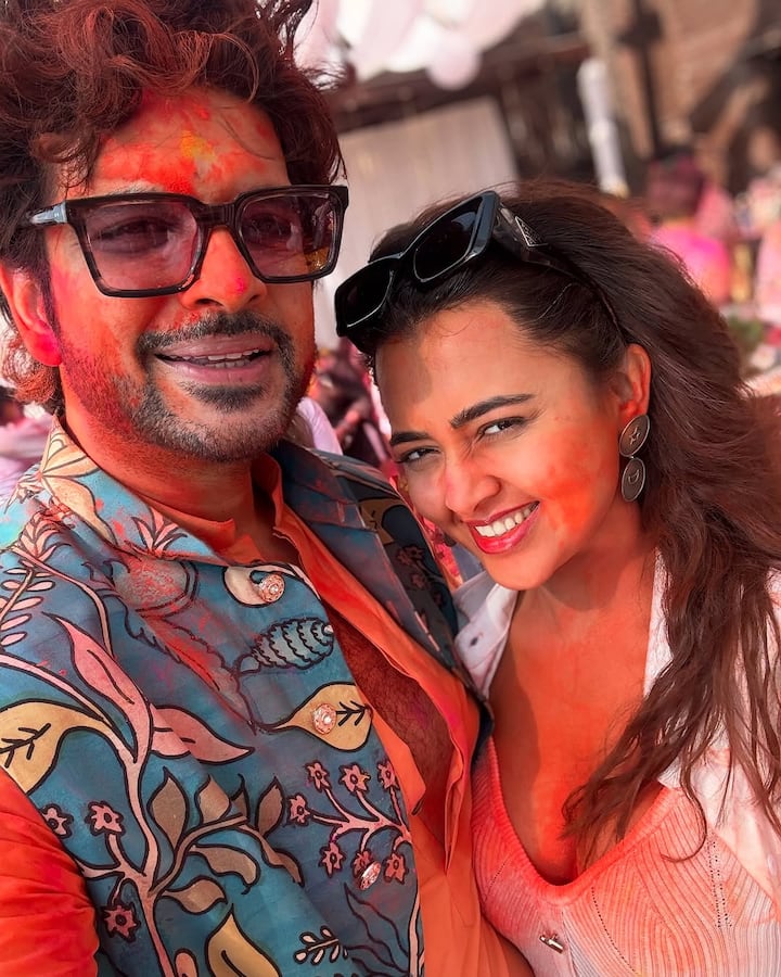 दरअसल तेजस्वी प्रकाश इन दिनों टीवी के कुकिंग रिएलिटी शो ‘सेलिब्रिटी मास्टर शेफ’ में नजर आ रही हैं. जहां वो हर दिन अपने खाने से जजेस इंप्रेस करती हैं.