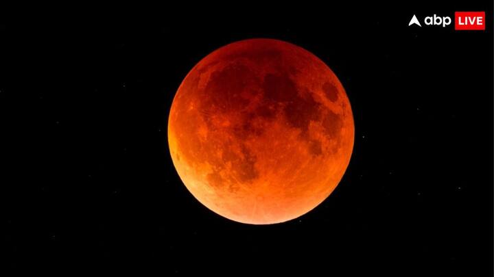 Solar eclipse: शुक्रवार (14 मार्च) को पृथ्वी से दिखा ‘ब्लड मून’ जबकि चंद्रमा से ये सूर्य ग्रहण जैसा नजर आया जिसे वहां मौजूद अंतरिक्ष यान ने कैद किया.