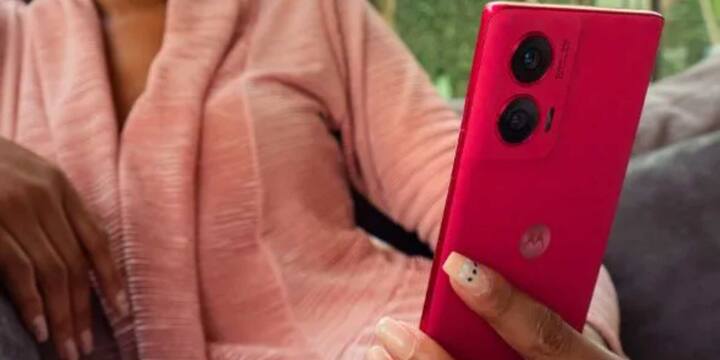 मोटोरोला ने अभी तक आधिकारिक रूप से लॉन्च डेट की घोषणा नहीं की है लेकिन लीक्स के अनुसार, Motorola Edge 60 Fusion को मार्च के अंत या अप्रैल के पहले सप्ताह में पेश किया जा सकता है.