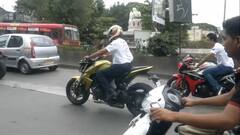 पुणे पोलिसांनी बुलेटचालकांचा 'फाटफाट' आवाज काढला; 1768 मॉडिफाय सायलेन्सरवर बुलडोझर