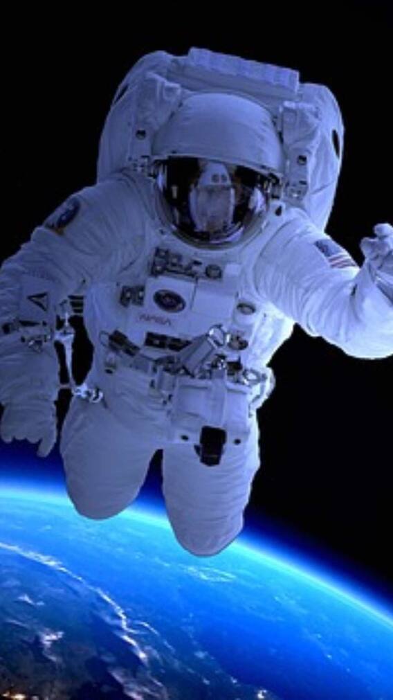 अंतरिक्ष में जाने के बाद Astronaut से कैसे होती है बात?