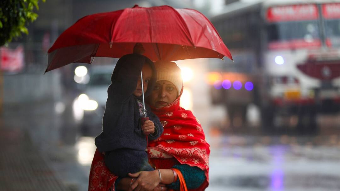 हरियाणा में गरज के साथ बारिश और आंधी- तूफान, ओले भी गिरेंगे, मौसम विभाग के अलर्ट में क्या? Haryana Weather Today hailstorm with rainfall Alert for 24 hours IMD Update हरियाणा में गरज के साथ बारिश और आंधी- तूफान, ओले भी गिरेंगे, मौसम विभाग के अलर्ट में क्या?