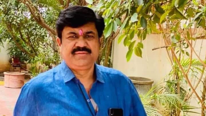 सुरक्षेच्या कारणास्तव वाल्मिक कराडसह सर्व आरोपी व्हीसीद्वारे कोर्टात उपस्थित होते.