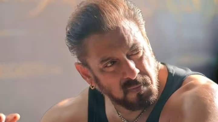 এবার সলমন খানকে নিয়েও তেমনই তথ্য সামনে এল। সলমন আঘাত পাননি, বরং তাঁর জন্য অন্য কেউ আঘাত পান বলে জানা গেল। তবে ভুলবশত হলেও, সলমন ক্ষমা চাননি বলে অভিযোগ।