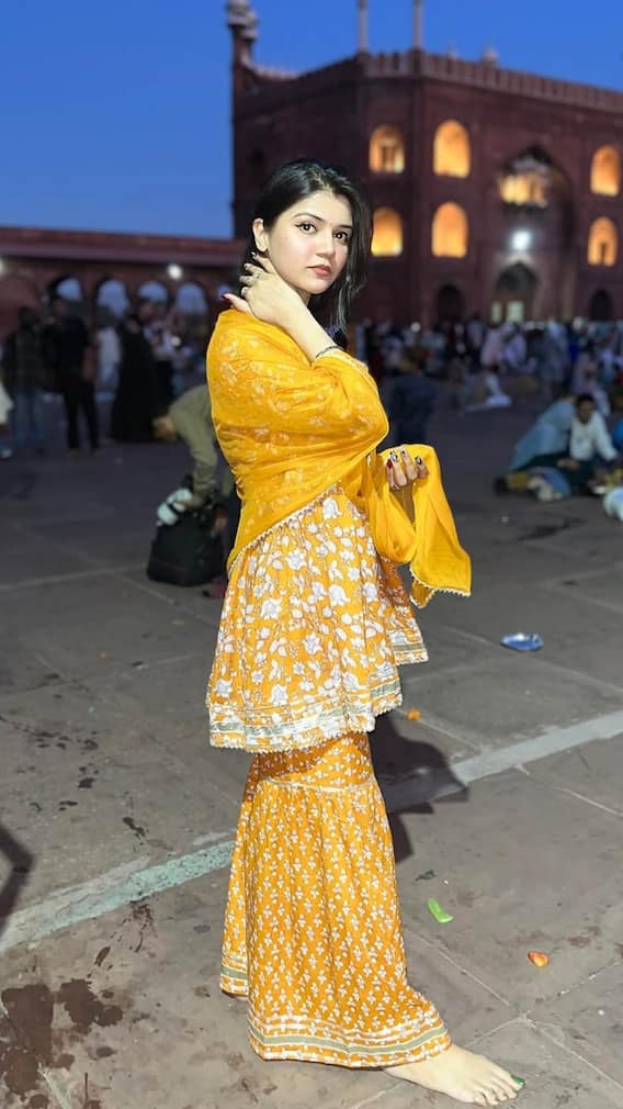 जामा मस्जिद में मुस्लिमों को इफ्तार कराने वाली कौन हैं नेहा भारती?