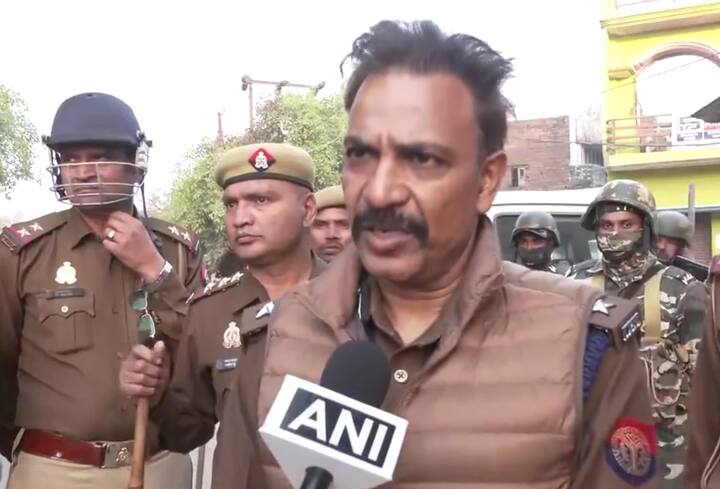 त्यांनी तात्काळ पोलिसांना खबर केली .पोलिसांना त्यांच्या घरात सुसाईड नोटही सापडली .या संपूर्ण प्रकाराचा सर्व अंगाने तपास करण्यात येत आहे .