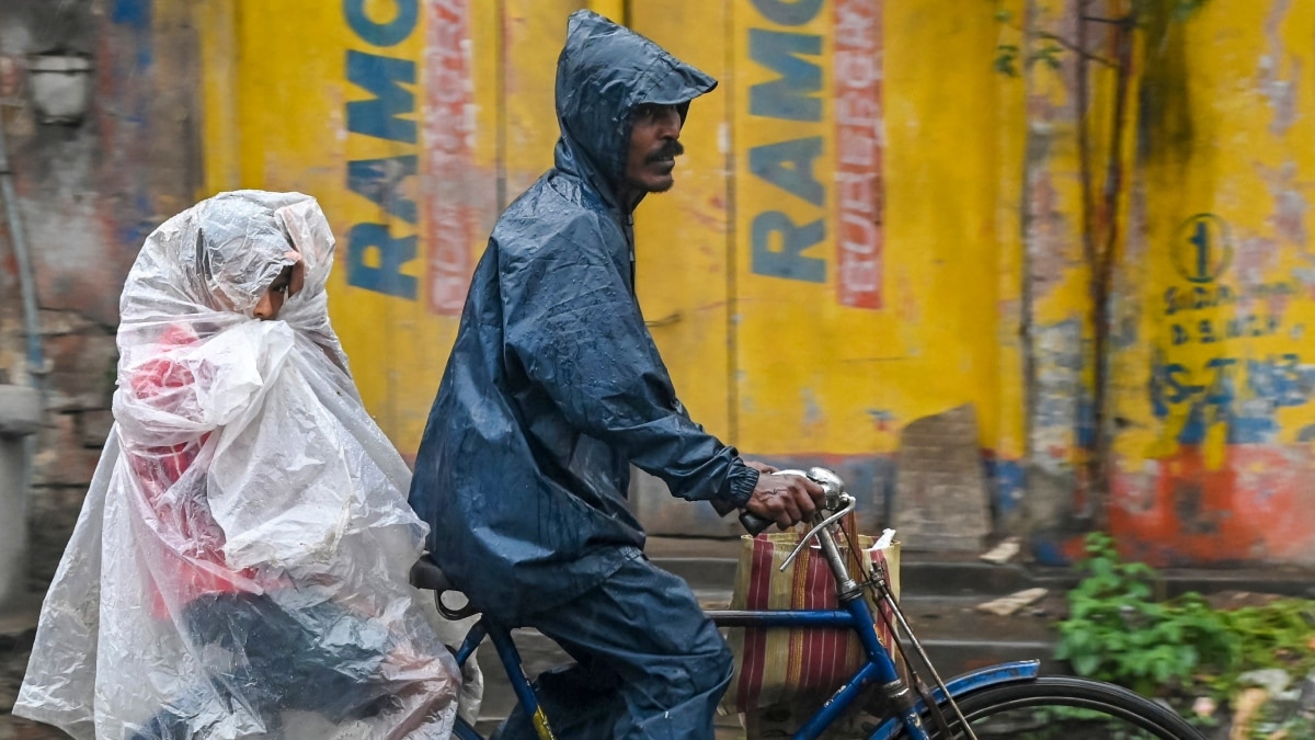 यूपी के कई जिलों में आज भी बारिश का अलर्ट, प्रयागराज में 40 डिग्री के पास पहुंचा पारा