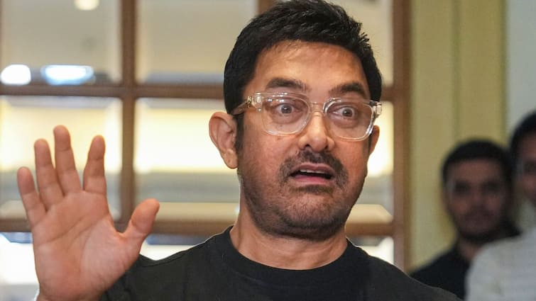 একই পার্টিতে কিরণ আর রীনা, প্রেমিকা গৌরীকে নিয়ে সেখানেই হাজির আমির! তারপর…