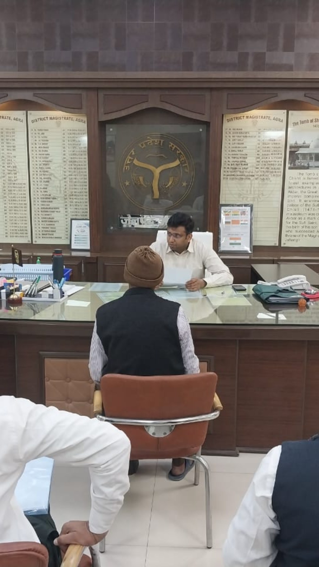 आगरा के जिलाधिकारी का नाम अरविन्द मल्लप्पा बंगारी है