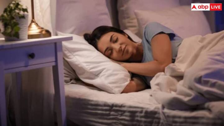 क्या आप जानते हैं कि आपकी नींद का पैटर्न आपके स्वास्थ्य पर अच्छा या बुरा प्रभाव डाल सकता है? अच्छी नींद के लिए आप स्वामी रामदेव के कुछ उपाय अपना सकते हैं.