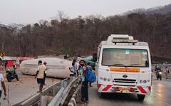 Mumbai Goa Highway Accident: मुंबई गोवा महामार्गावर भीषण अपघात! सुकेळी खिंडीत भलामोठा कंटेनर दुभाजकातून पलटी, चालक आतच अडकला